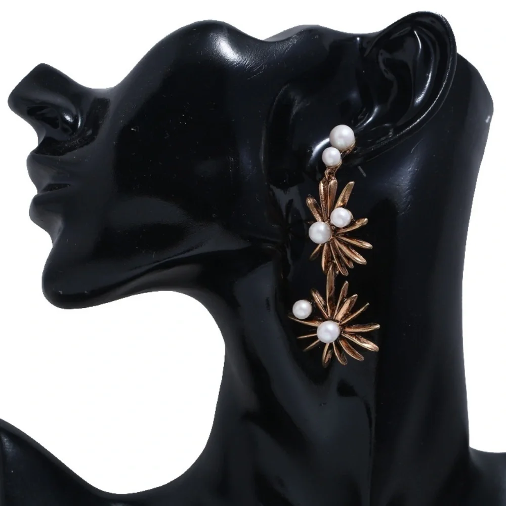 *KEELI* Gold x Pearl Fashion Dangle Earrings